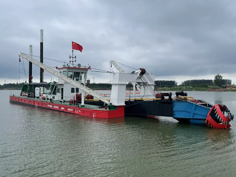 Como um navio dragador de canal otimiza a profundidade e a eficiência da hidrovia?