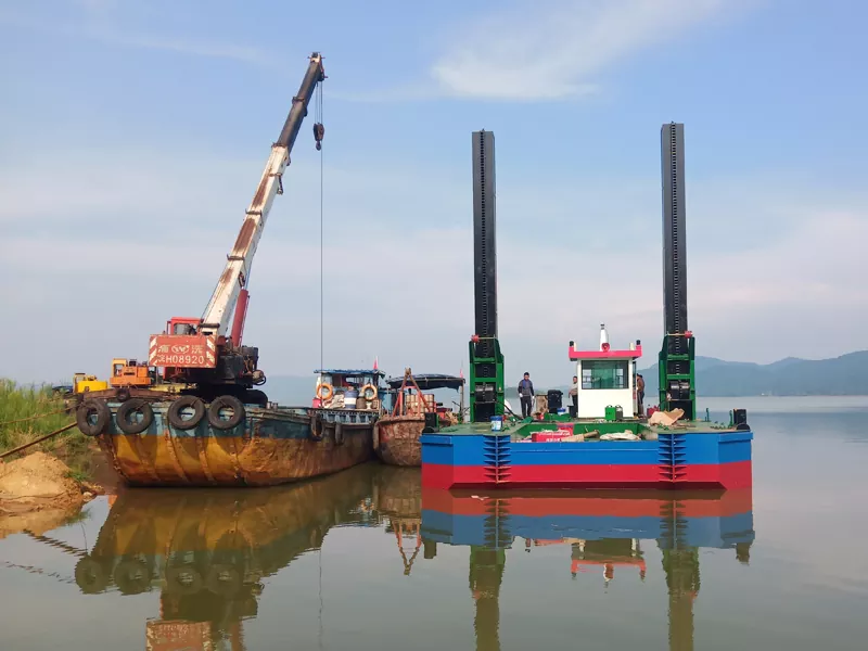 Plataforma de escavadeira fluvial